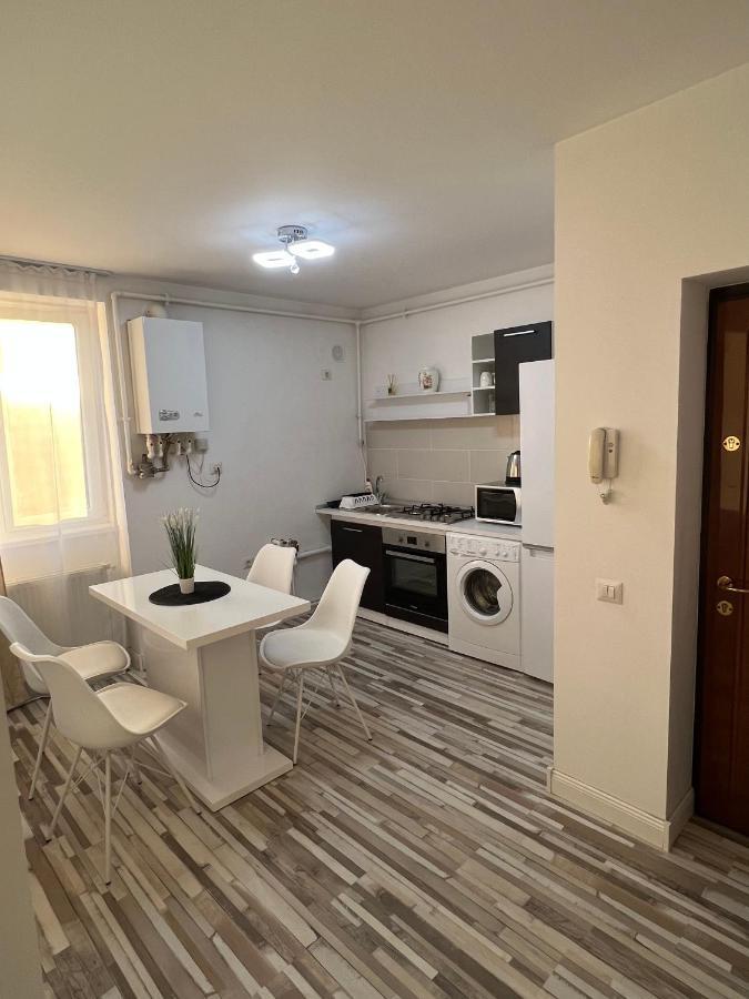White One Apartment Petroşani Exterior foto