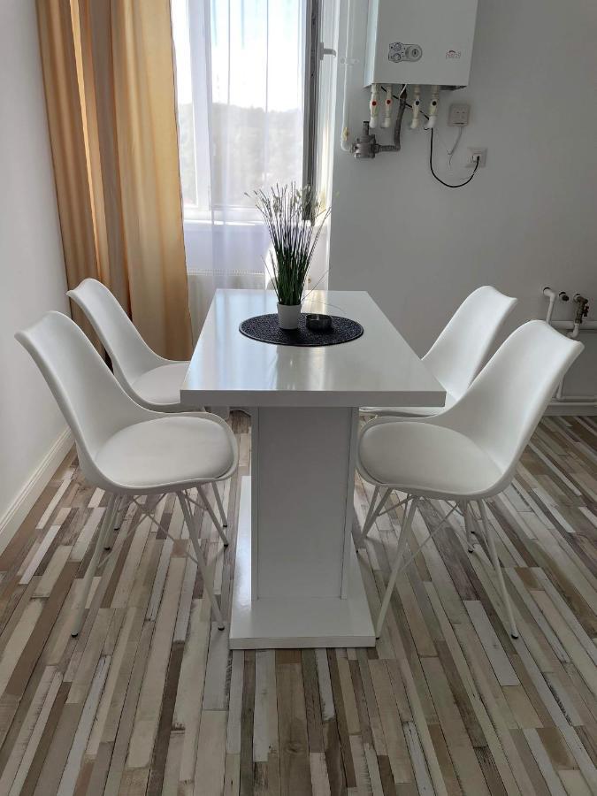 White One Apartment Petroşani Exterior foto